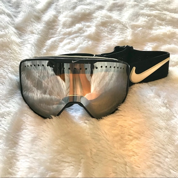nike skiing goggles